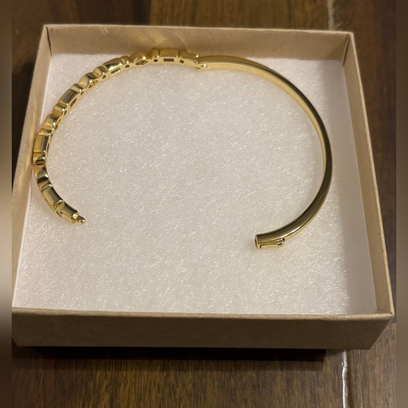 Gold With White Gems Bracelet NEW! - Picture 9 of 17